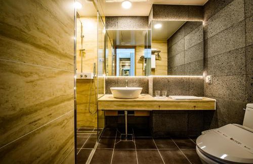 Jocheon Hotel | Oceanfront Utop Ubless Hotel Jeju with Hot Tub & Child-Friendly