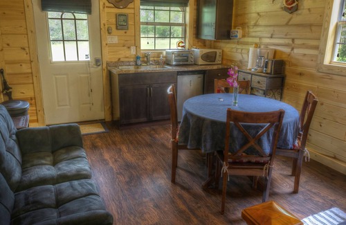 Utopia Cabin | Welcome to Utopia Bunkhouse: Family-Friendly Retreat