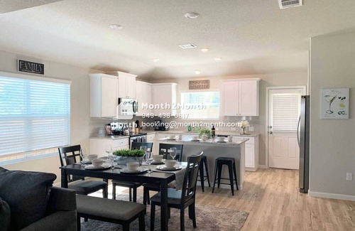 San Antonio House | Utopia on Booker Trail E#41225