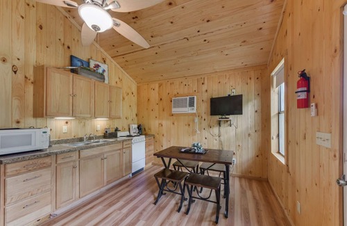 Utopia Cabin | Discover Utopia River Retreat, Your Riverside Escape