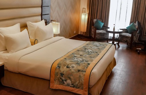 Gomti Nagar Hotel | Discover Utopian Luxe: Family-Friendly Hotel Experience