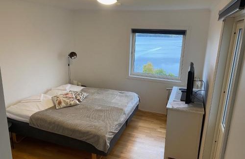 Hjelmeland Hotel | Utsikten Kro