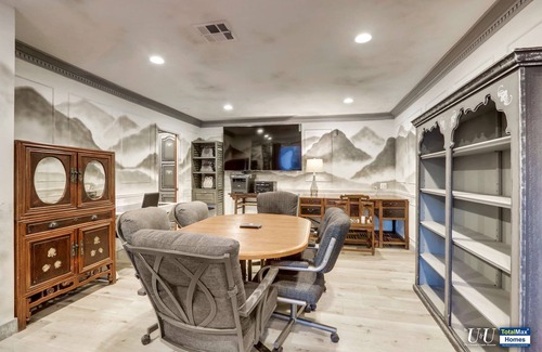 Las Vegas House | Inviting 8BD Villa with Pool Near Vegas Strip - Rated 10/10
