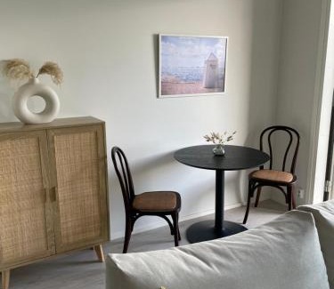 Hanko Apartment | Modern One-Bedroom Retreat in Hangon City Center