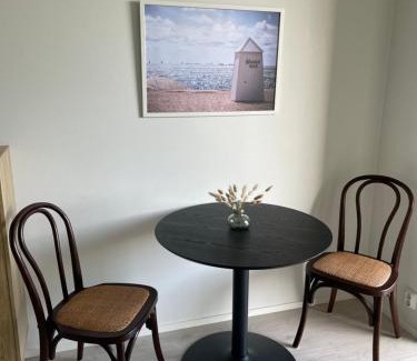 Hanko Apartment | Modern One-Bedroom Retreat in Hangon City Center