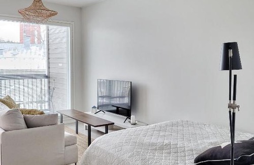 Hanko Apartment | Modern One-Bedroom Retreat in Hangon City Center