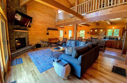 Bethlehem Cabin | Inviting UV Log Home with Mountain Views & Game Room