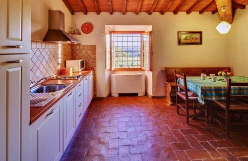 Florence House | Uva Appartement: Family-Friendly Retreat with Pool & Kitchen