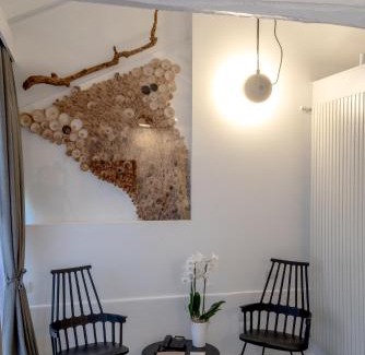 La Morra Bed & Breakfast | Stylish Uve Rooms & Wine Bar with Spa and Pet-Friendly Options