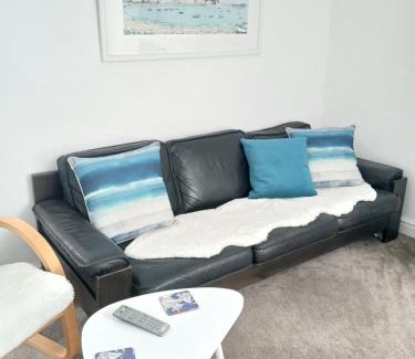 Y Felinheli House | Discover Uwch Menai: Guest Rated 9.6/10 Stay