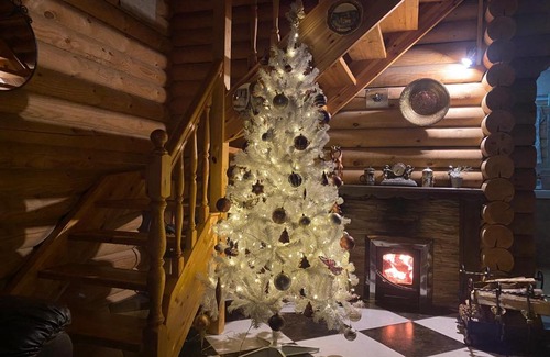 Pskov House | Top-Rated Uyut House: Pet-Friendly with Hot Tub & Kitchen