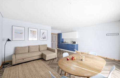Juodkrante Apartment | Cozy Family Retreat at Uz Juru Mariu with Breakfast & Kitchen
