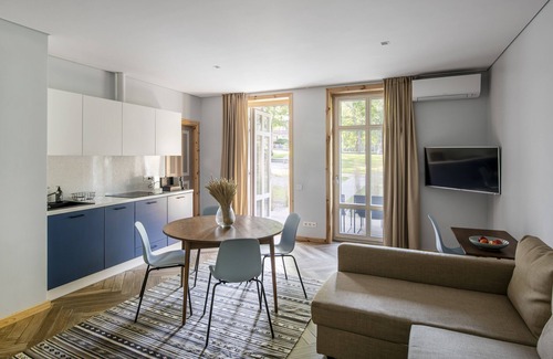 Juodkrante Apartment | Cozy Family Retreat at Uz Juru Mariu with Breakfast & Kitchen