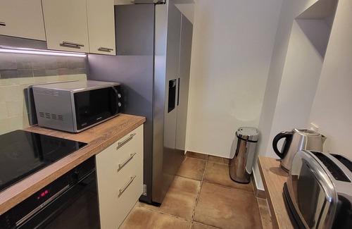 Uzes Cottage | Uzès: Town and Country! Newly renovated house with large pool and grounds!