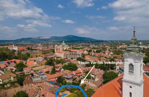 Vac House | Relax at Vácon Vár-lak Vendégház with Oceanfront Views