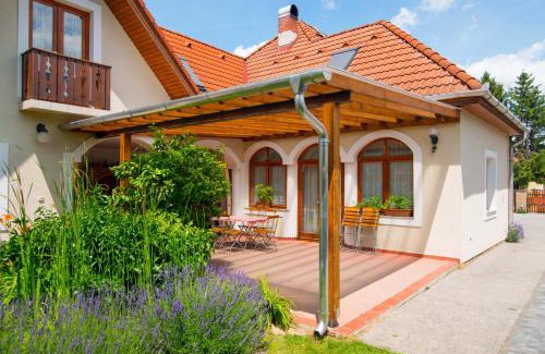 Nemesvamos Apartment | Vámosi Vendégház: Guest Rated 9/10 with Spa & Hot Tub