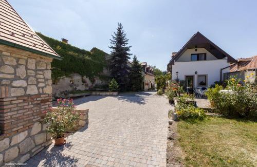 Fertorakos House | Family-Friendly Várfal Vendégház with Kitchen Amenities