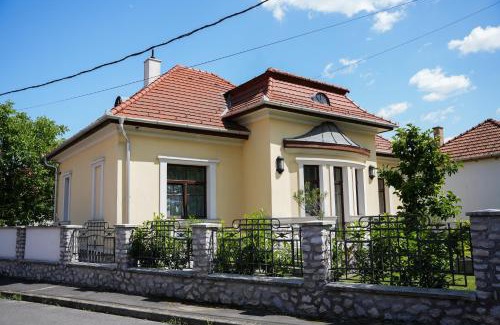 Diosgyor Villa | Discover Várkert Deluxe Apartmanház: Pet & Child Friendly
