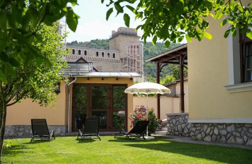 Diosgyor Villa | Discover Várkert Deluxe Apartmanház: Pet & Child Friendly