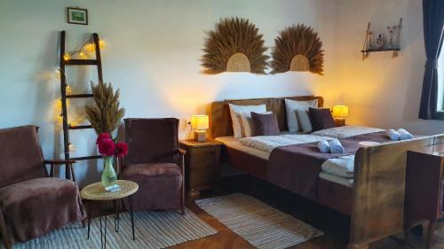 Holloko Apartment | Explore Várlak Hollőkőn Vendégház: Top-Rated Family Retreat