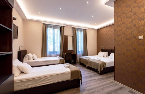 Szeged House | Discover Vén Diófa De Lux Panzió: Relaxing Spa & Dining