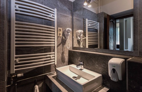 Szeged House | Discover Vén Diófa De Lux Panzió: Relaxing Spa & Dining