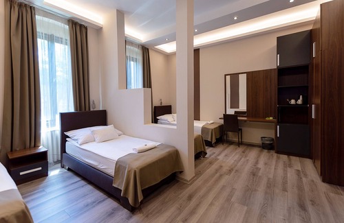 Szeged House | Discover Vén Diófa De Lux Panzió: Relaxing Spa & Dining