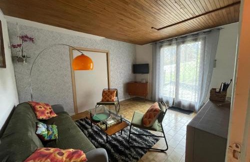 Venosc Apartment | Pet-Friendly Retreat in Vénosc-Les 2 Alpes with Ocean Views