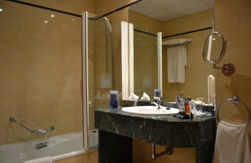 Almeria Hotel | Discover Vértice Indalo Almería: Oceanfront Bliss & Pool