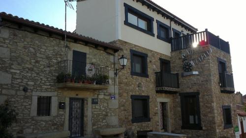 Oliva de Plasencia House | Vía Caparra Superior: Guest Rated 8.7 with Kitchen Amenities
