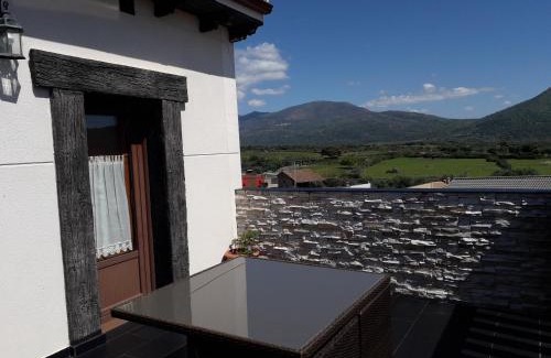 Oliva de Plasencia House | Vía Caparra Superior: Guest Rated 8.7 with Kitchen Amenities