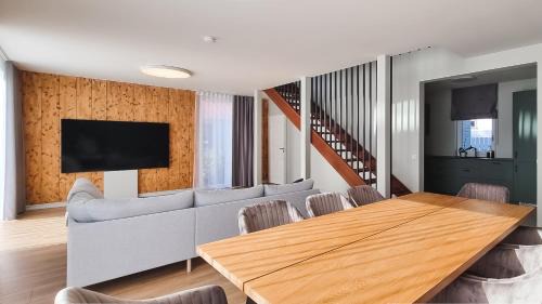 Voru Apartment | Võru Kodu 1-2: Pet-Friendly Oceanfront Retreat