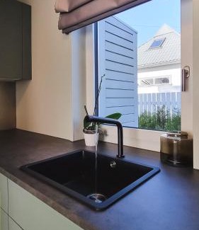 Voru Apartment | Võru Kodu 1-2: Pet-Friendly Oceanfront Retreat