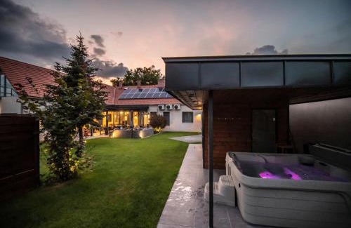 Etyek House | Völgy Vendégház: Top-Rated Retreat with Hot Tub & Kitchen
