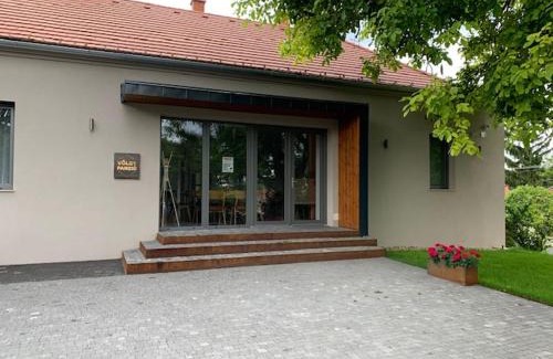 Etyek House | Völgy Vendégház: Top-Rated Retreat with Hot Tub & Kitchen