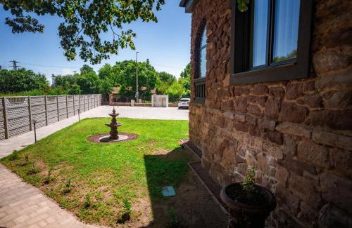 Balatonalmadi Apartment | Inviting Vöröskő Villapark - Breakfast Included & Family-Friendly