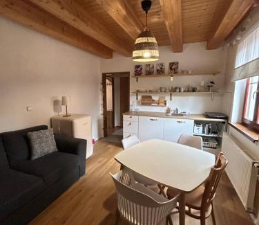 Dolni Moravice Apartment | Experience Včelí chata Mirda Pirda: Top-Rated with Breakfast!
