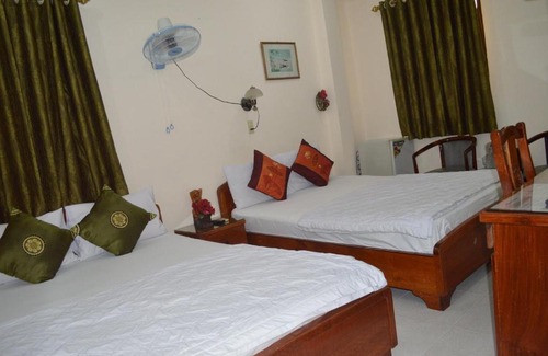 Phuong 6 Hotel | Discover Vườn Tao Đàn: Pet Friendly with Breakfast Included