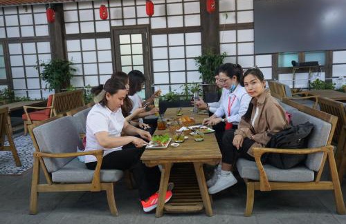 Thuan An Hotel | Discover Vạn Huệ Homestay in Bình Dương: Pet-Friendly Retreat