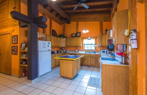 Brookeland House | Inviting Home in Sam Rayburn: Ideal for Family Getaways