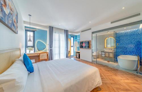 Vung Tau Hotel | V Boutique Hotel - Oceanfront Escape with Refreshments