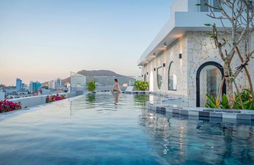 Vung Tau Hotel | V Boutique Hotel - Oceanfront Escape with Refreshments