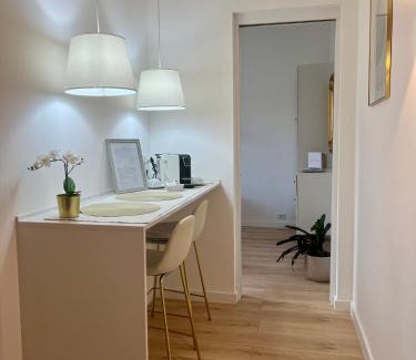 Germignaga Apartment | Lakefront I TULIPANI: Cozy Stay with Spa & Ocean Views