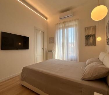 Germignaga Apartment | Lakefront I TULIPANI: Cozy Stay with Spa & Ocean Views