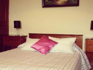 Santa Isabel House | Affordable Family Stay at V Dinastia - Book Your Escape!