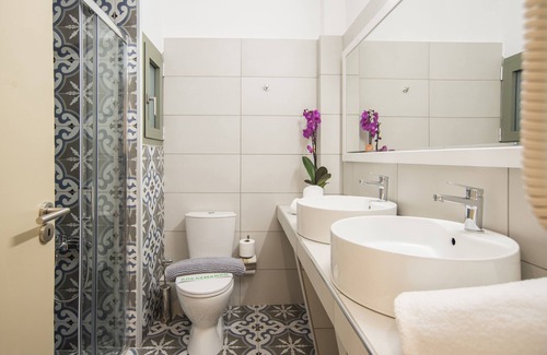 Delphi Hotel | Discover V Hotel Delphi: Guest Rated 9.8 with Spa & Dining