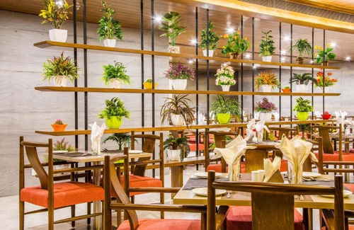 Dwaraka Nagar Hotel | Discover V Hotel: Family-Friendly with Great Amenities