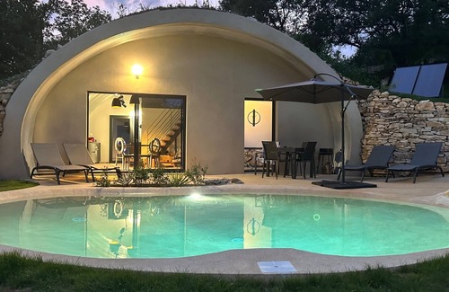Cazillac Cabin | Discover V.i.p Refuge: Family-Friendly Escape Awaits