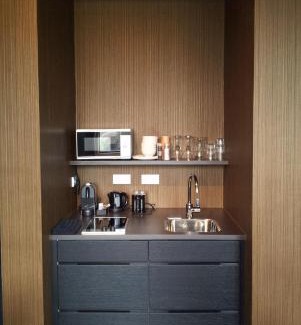 De Weteringschans Apartment | Discover V Lofts: Family-Friendly Retreat with High Ratings