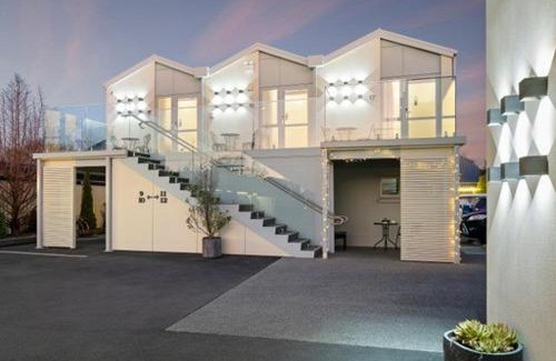 Papanui Hotel | Discover V Motel: 5-Star Stay with Family-Friendly Amenities